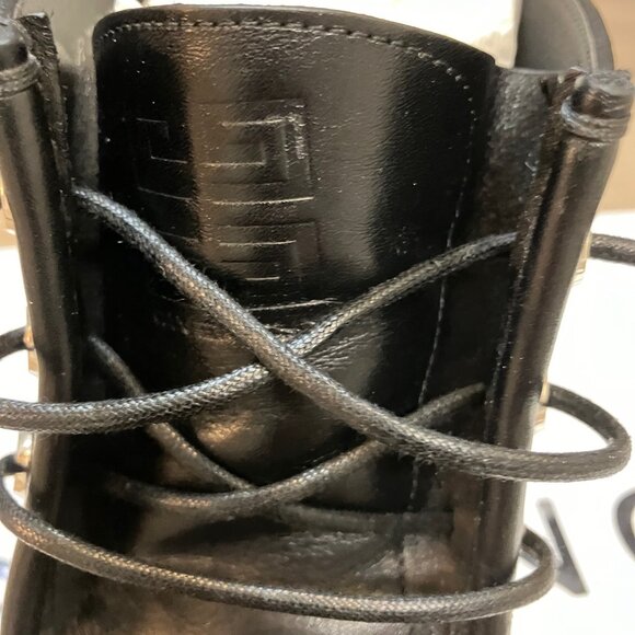 GIVENCHY SQUARED LACE-UP BLACK LEATHER WOMEN'S ANKLE BOOTS Sz. 36.5 Exc Cond - Picture 4 of 7